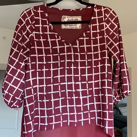 Burgundy & white top - Picture 1 of 3